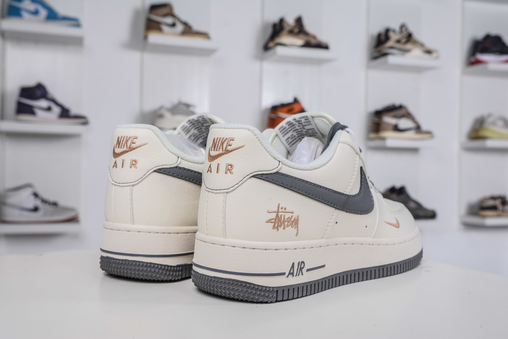 260 Stussy x NIke Air Force 1 斯图西联名-米白灰小金勾 XX3168-223