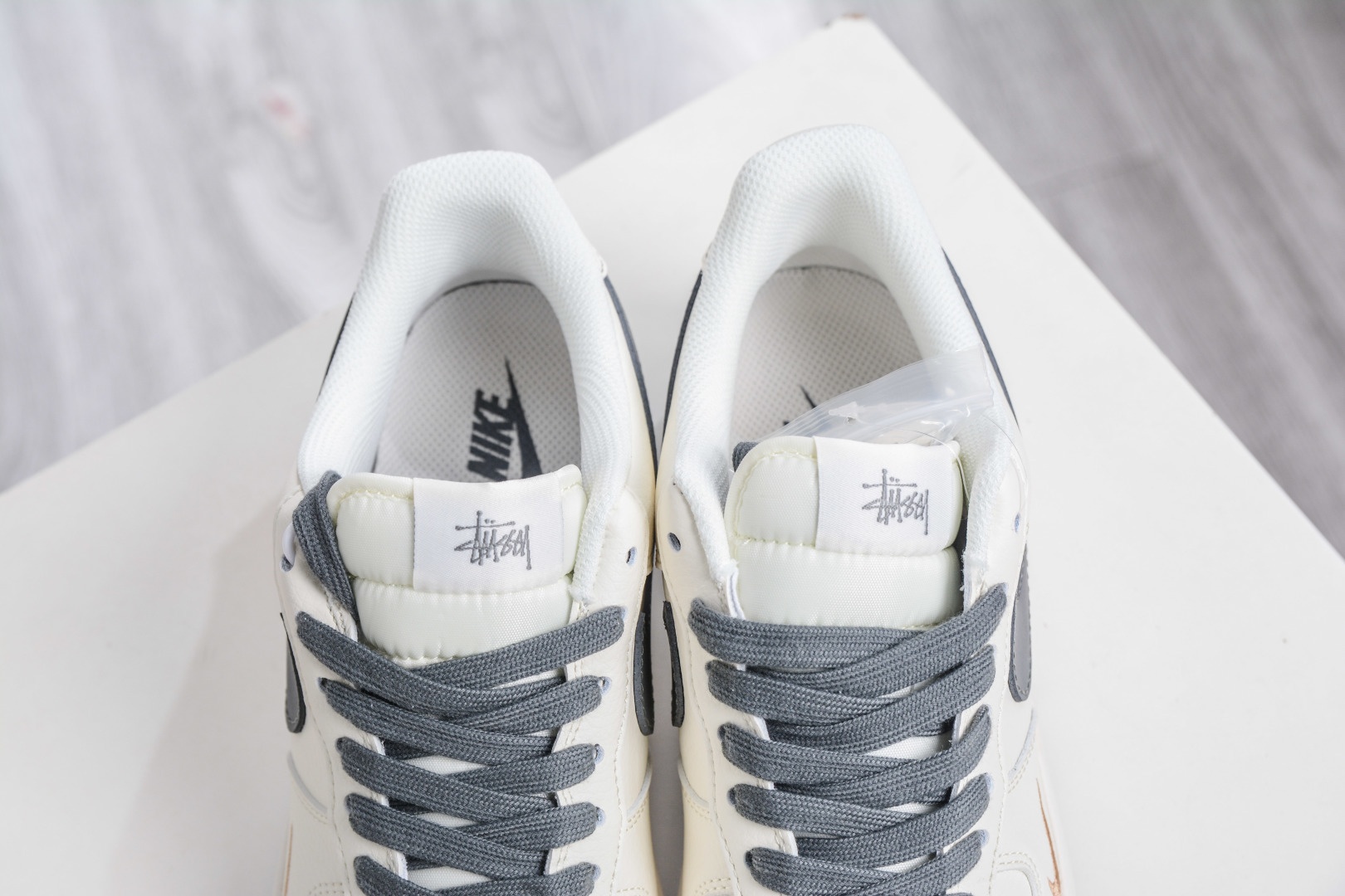 260 Stussy x NIke Air Force 1 斯图西联名-米白灰小金勾 XX3168-223