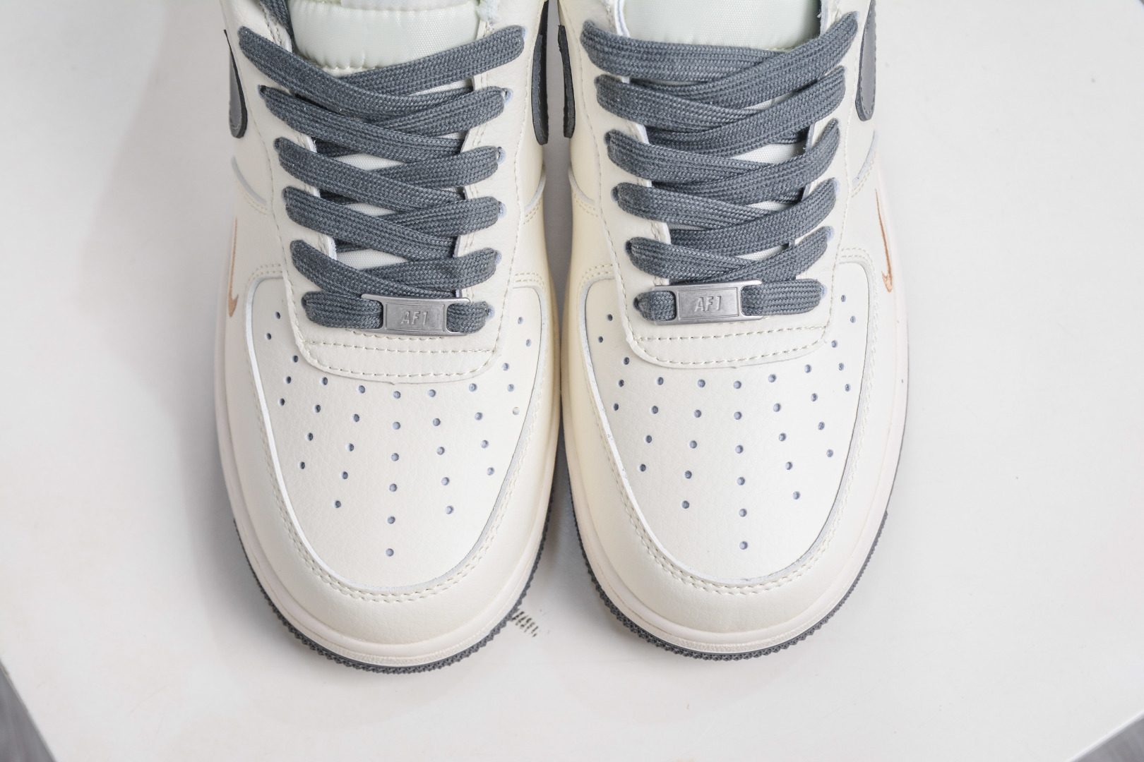 260 Stussy x NIke Air Force 1 斯图西联名-米白灰小金勾 XX3168-223