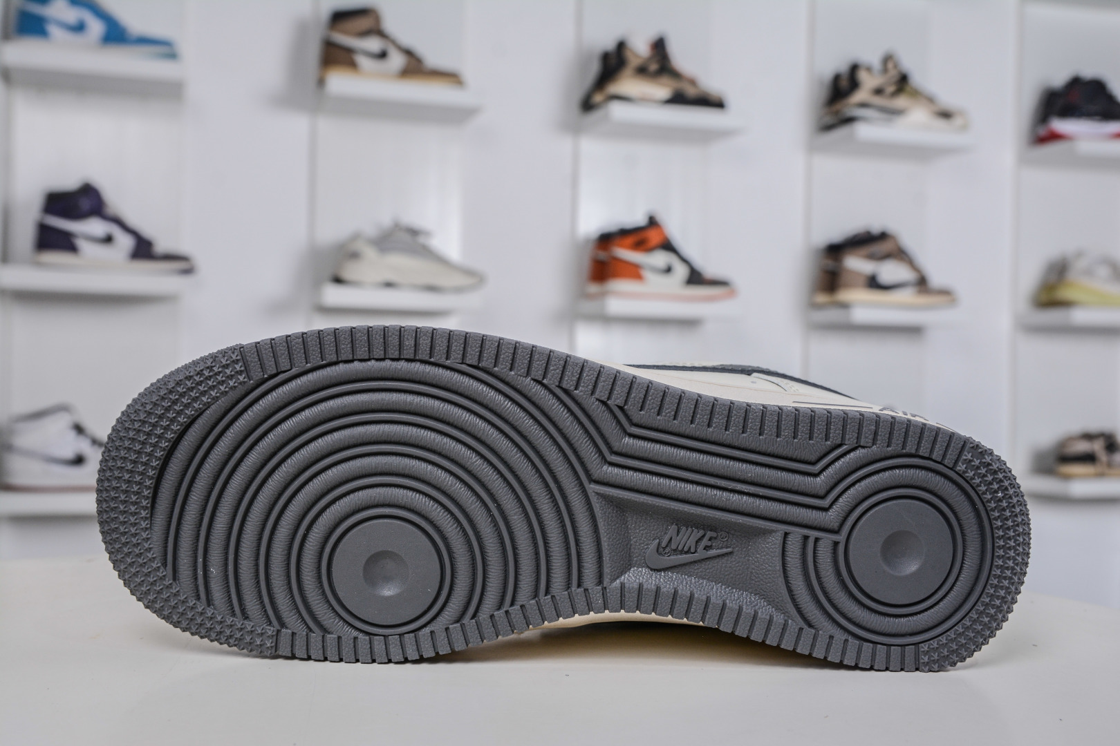 260 Stussy x NIke Air Force 1 斯图西联名-米白灰小金勾 XX3168-223