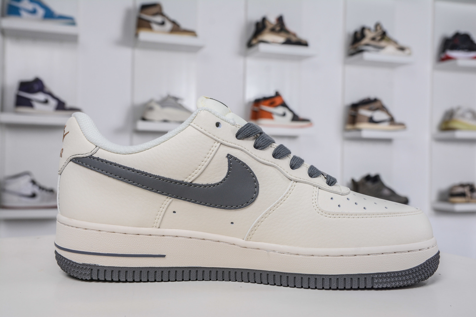 260 Stussy x NIke Air Force 1 斯图西联名-米白灰小金勾 XX3168-223