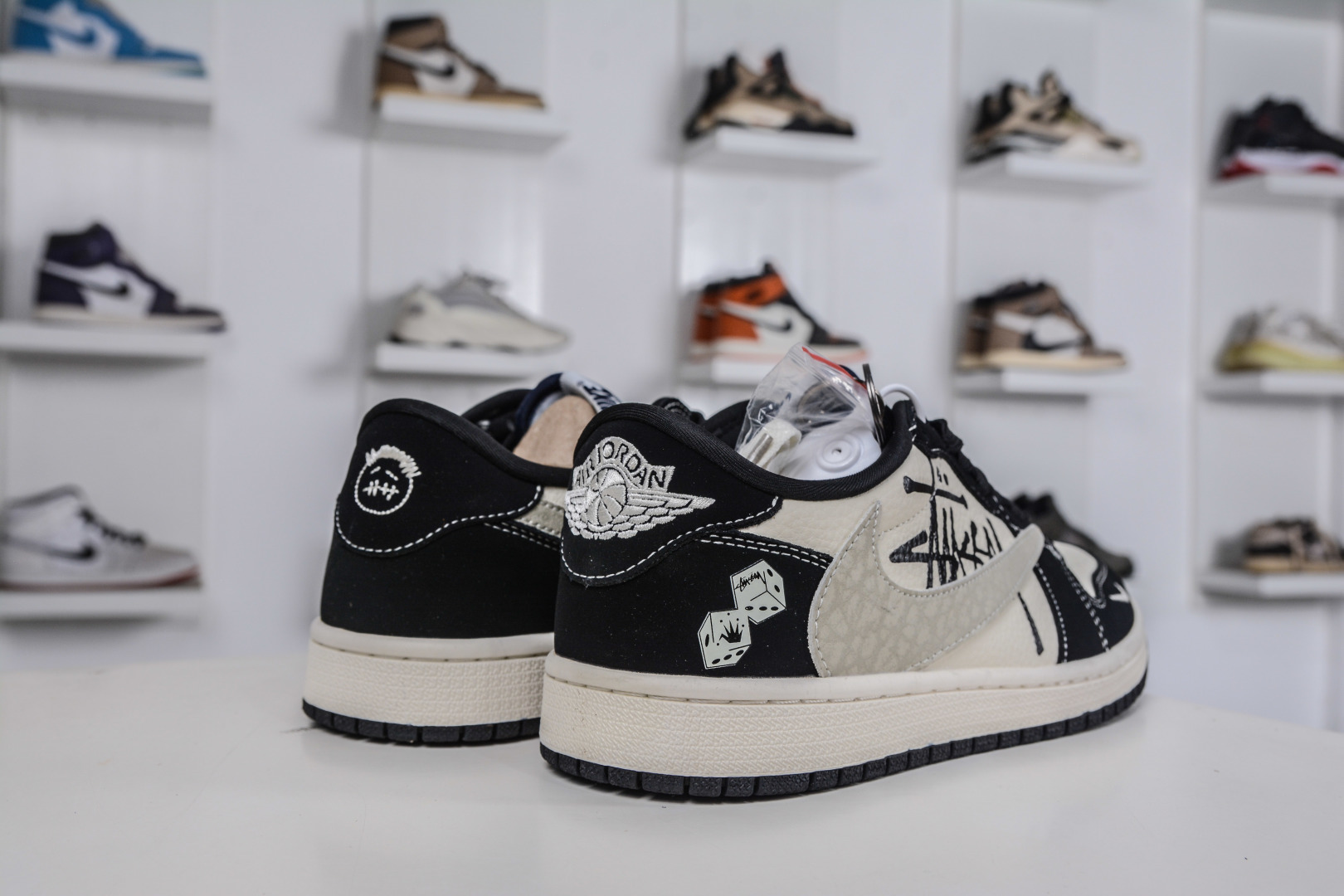 270 TS x Air Jordan x Stussy AJ1 Low 倒钩低帮联名斯图西-米黑 DD7866-102