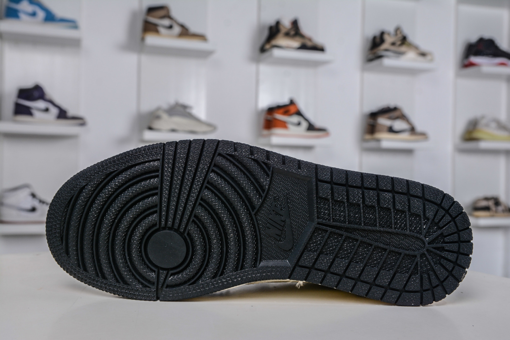 270 TS x Air Jordan x Stussy AJ1 Low 倒钩低帮联名斯图西-米黑 DD7866-102