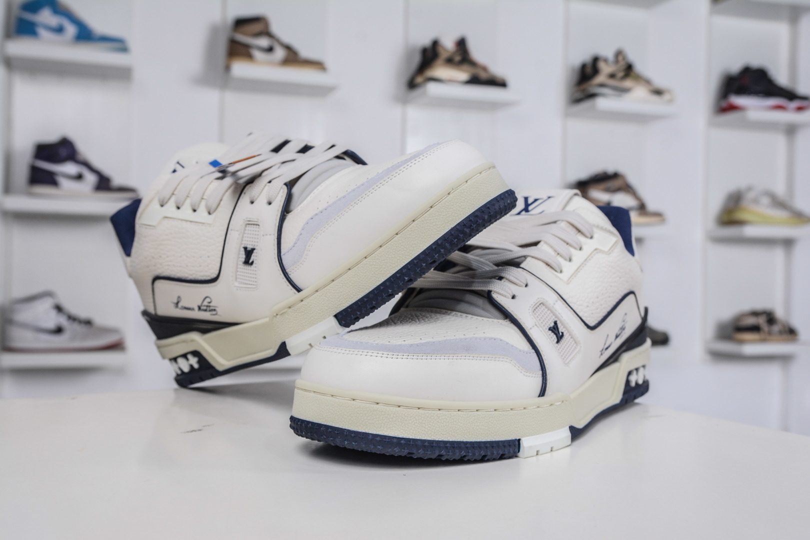 450 M版纯原 Louis VuittLV Trainer系列运动休闲板鞋 蓝水泥
