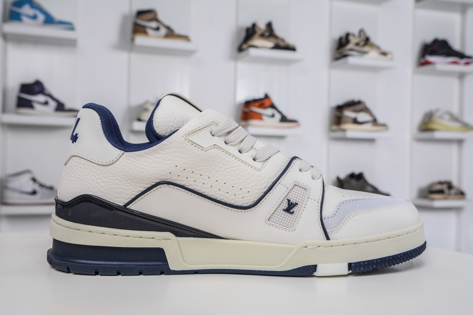 450 M版纯原 Louis VuittLV Trainer系列运动休闲板鞋 蓝水泥