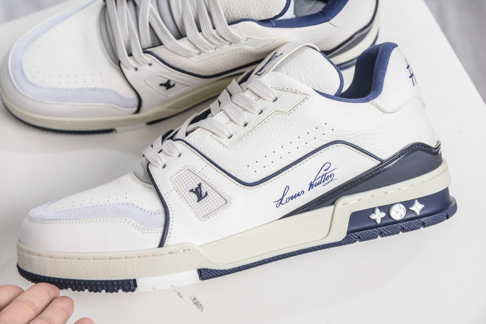 450 M版纯原 Louis VuittLV Trainer系列运动休闲板鞋 蓝水泥
