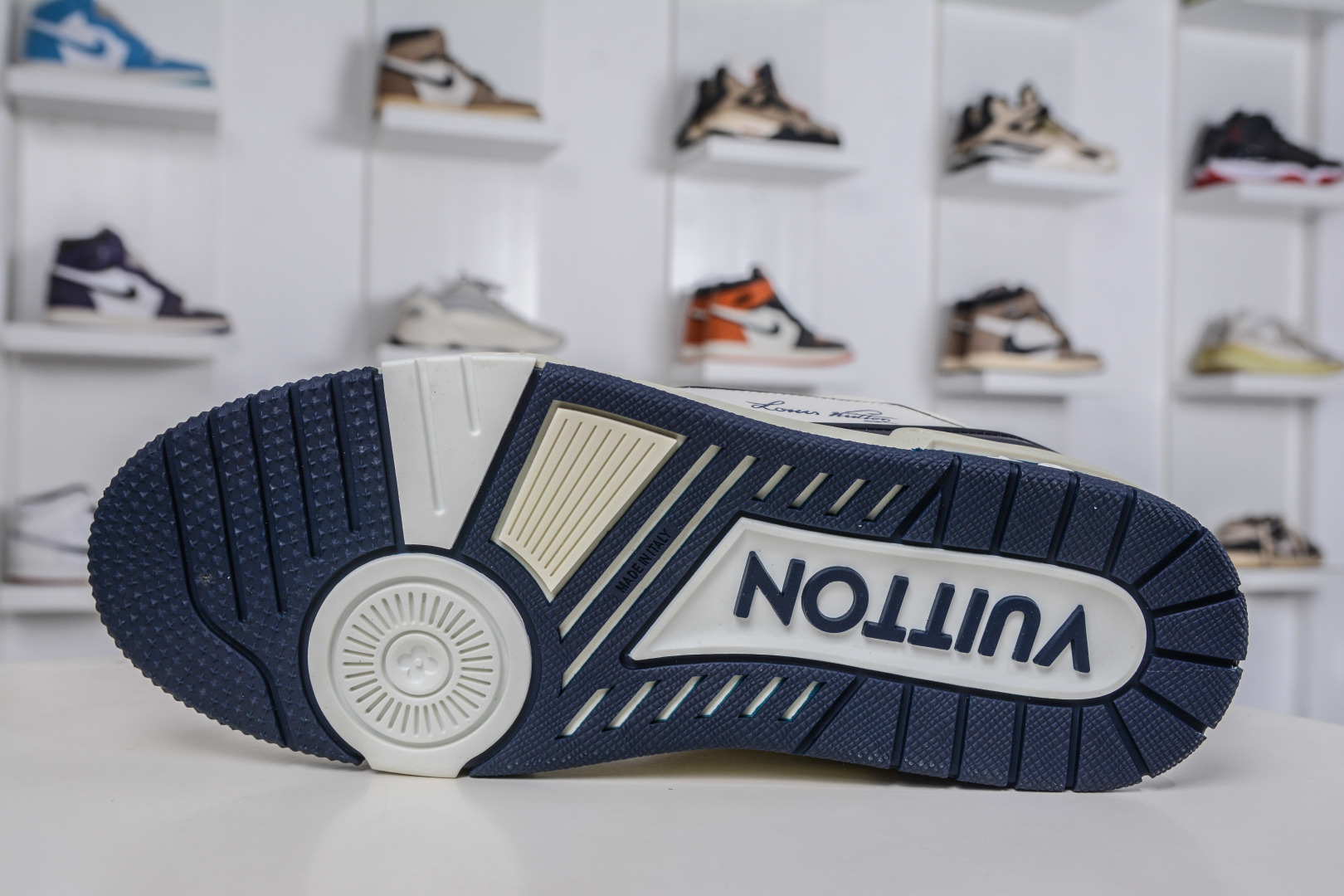 450 M版纯原 Louis VuittLV Trainer系列运动休闲板鞋 蓝水泥