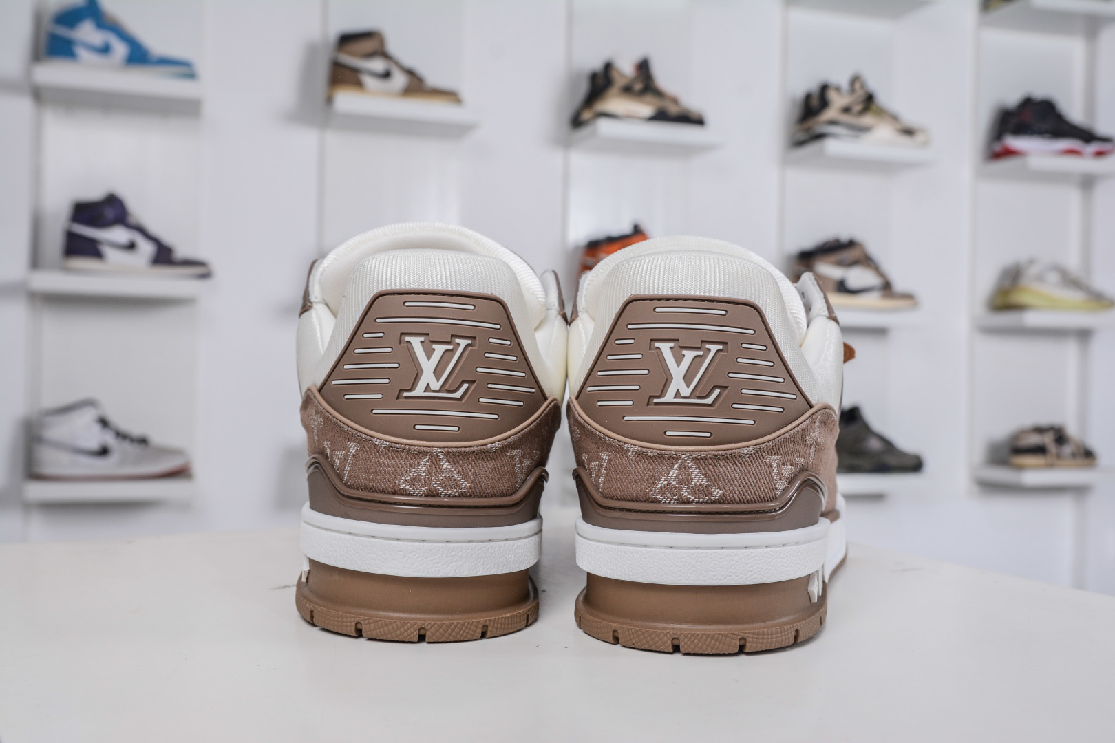 450 M版纯原 Louis VuittLV Trainer系列运动休闲板鞋 棕牛仔