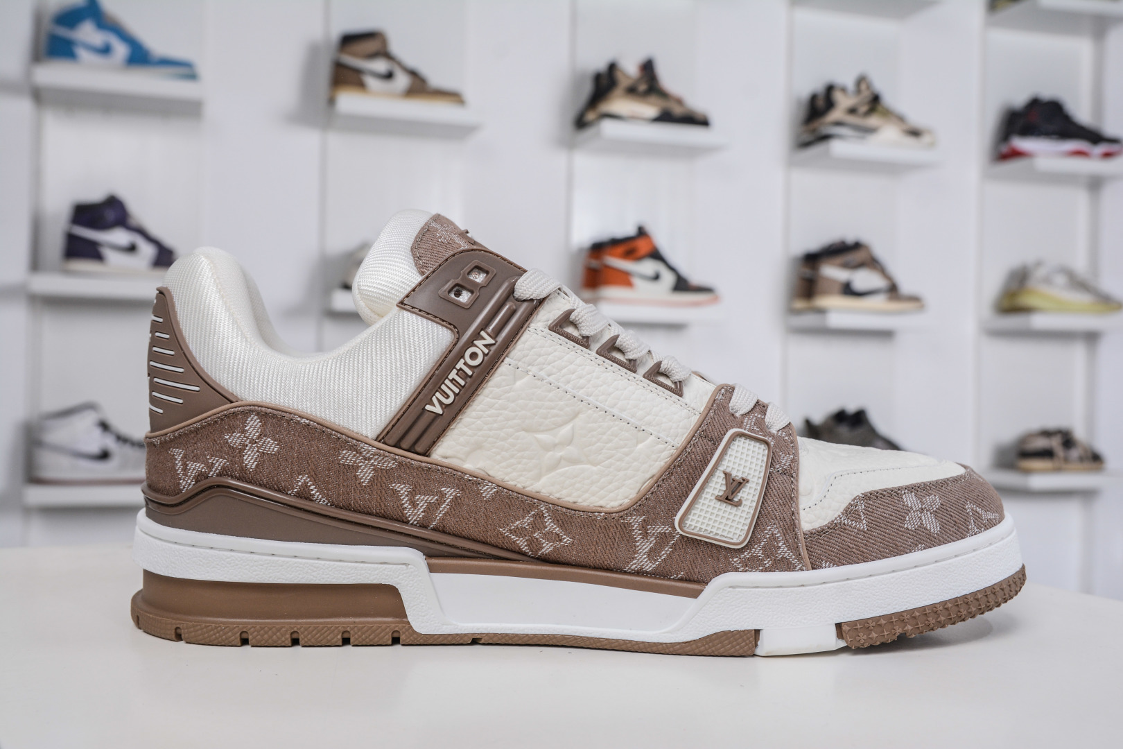 450 M版纯原 Louis VuittLV Trainer系列运动休闲板鞋 棕牛仔