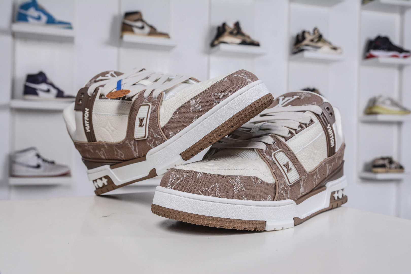 450 M版纯原 Louis VuittLV Trainer系列运动休闲板鞋 棕牛仔