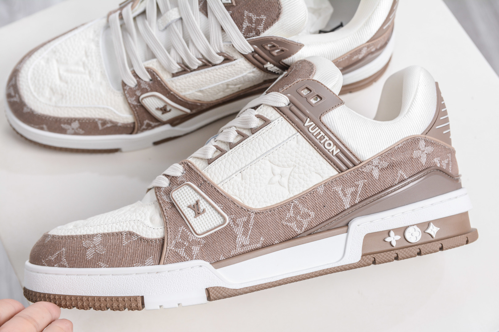 450 M版纯原 Louis VuittLV Trainer系列运动休闲板鞋 棕牛仔