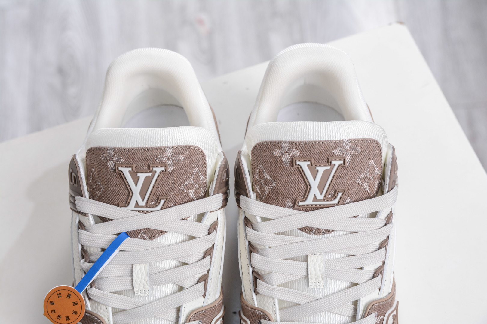 450 M版纯原 Louis VuittLV Trainer系列运动休闲板鞋 棕牛仔