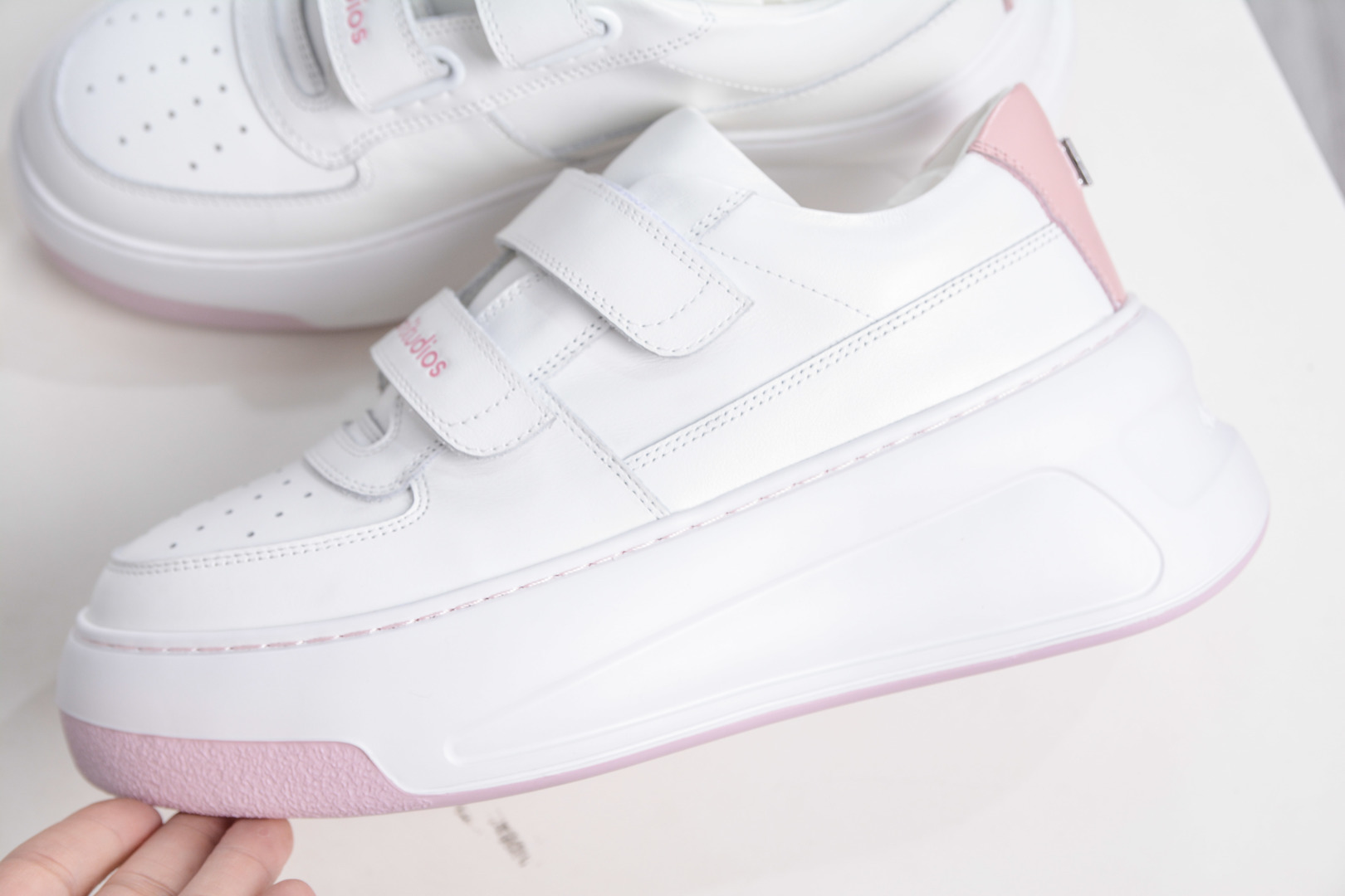 380 M版纯原 Acne Studios 2023 艾克妮魔术贴 低帮休闲小白鞋厚底款