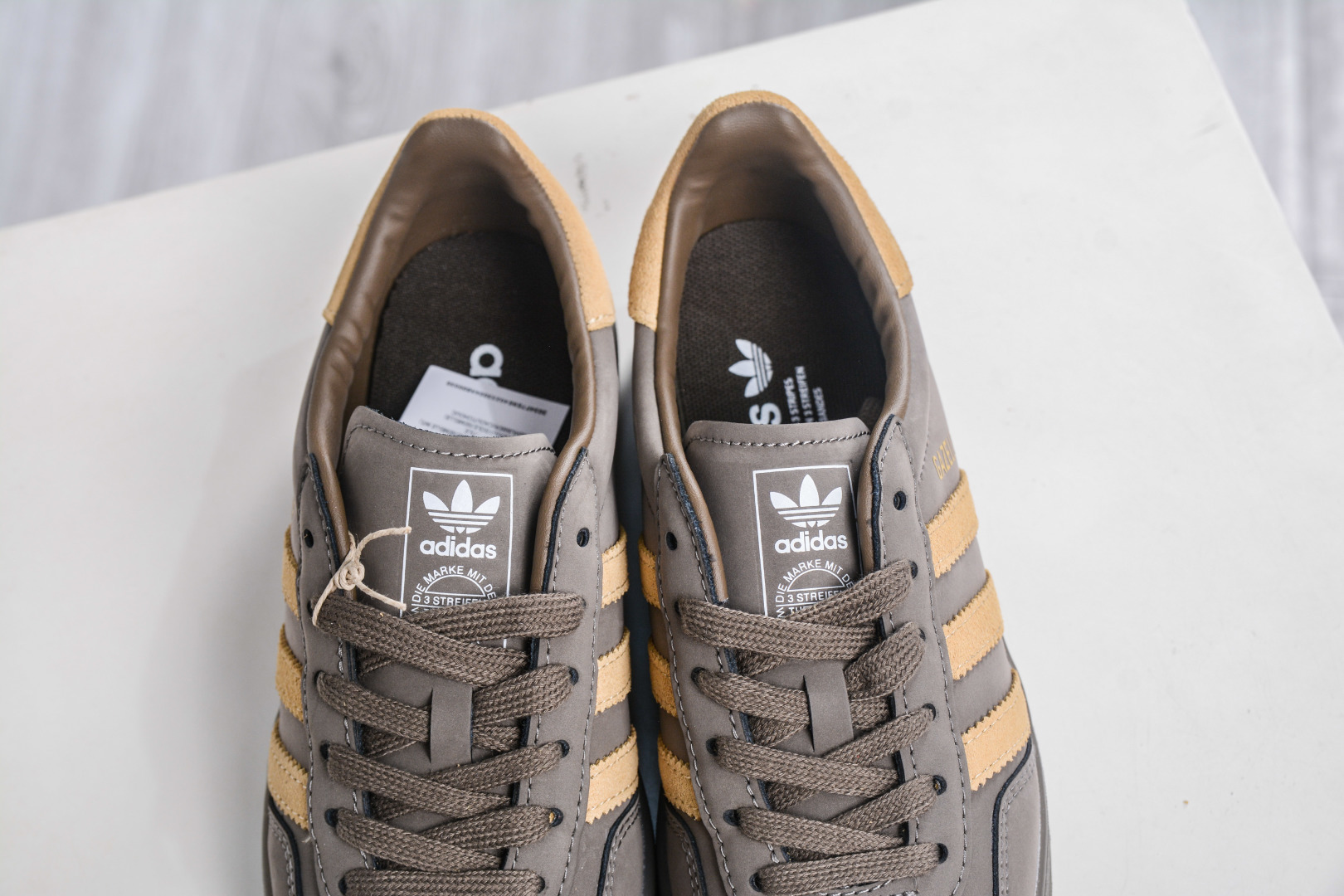 180 AD Gazelle Indoor Trainers 羚羊内训系列低帮复古百搭休闲运动德训风板鞋 JQ8386