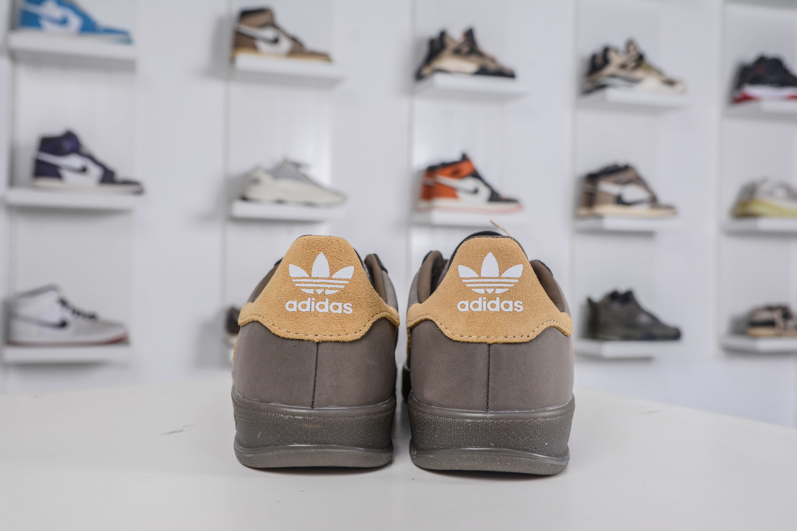 180 AD Gazelle Indoor Trainers 羚羊内训系列低帮复古百搭休闲运动德训风板鞋 JQ8386