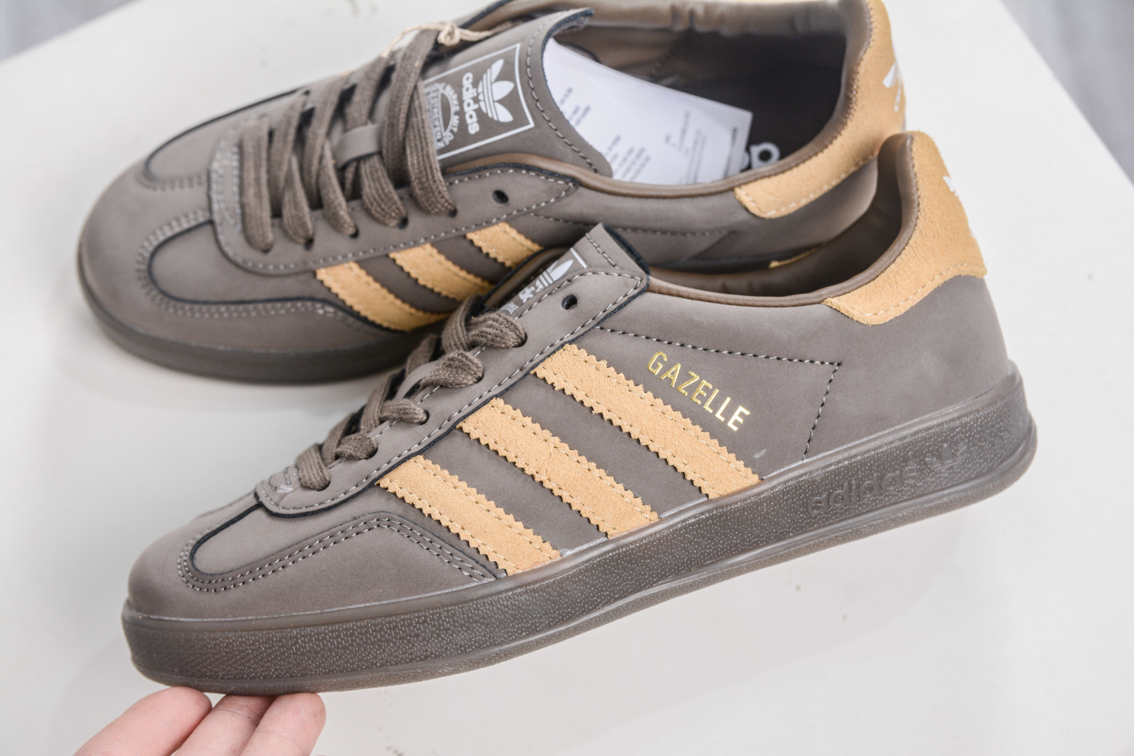 180 AD Gazelle Indoor Trainers 羚羊内训系列低帮复古百搭休闲运动德训风板鞋 JQ8386