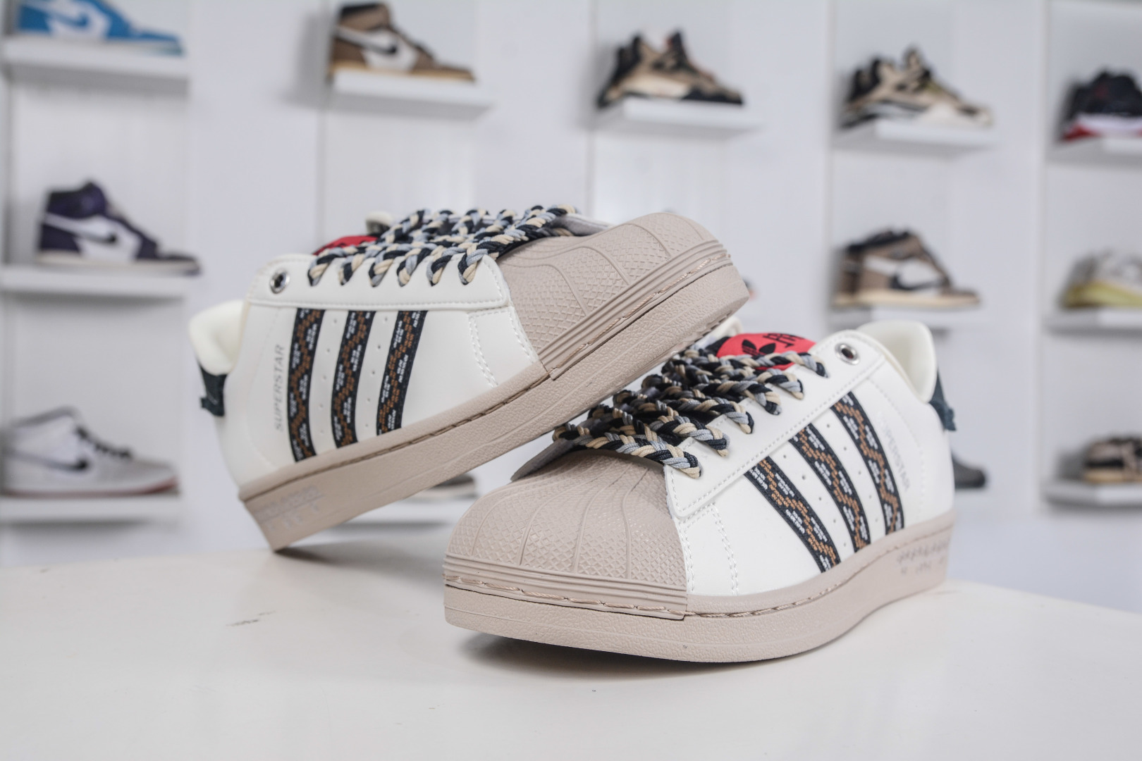 160 AdidOriginals Superstar 2025全新版本 贝壳头 JQ8722