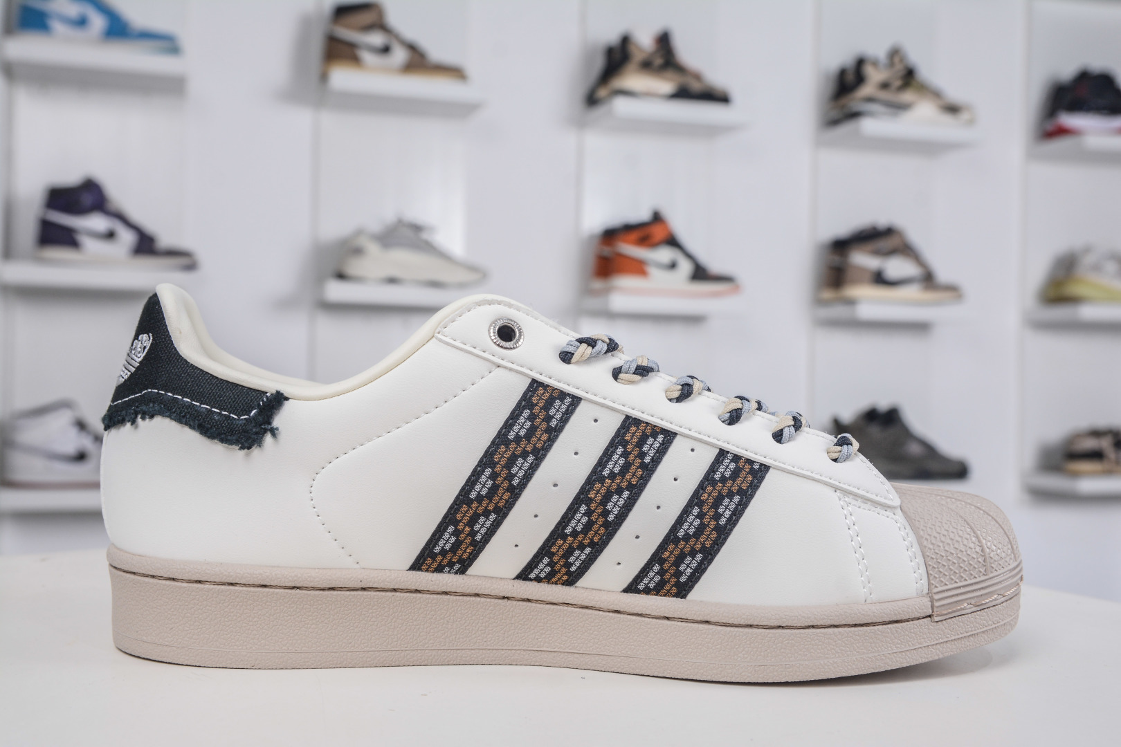 160 AdidOriginals Superstar 2025全新版本 贝壳头 JQ8722