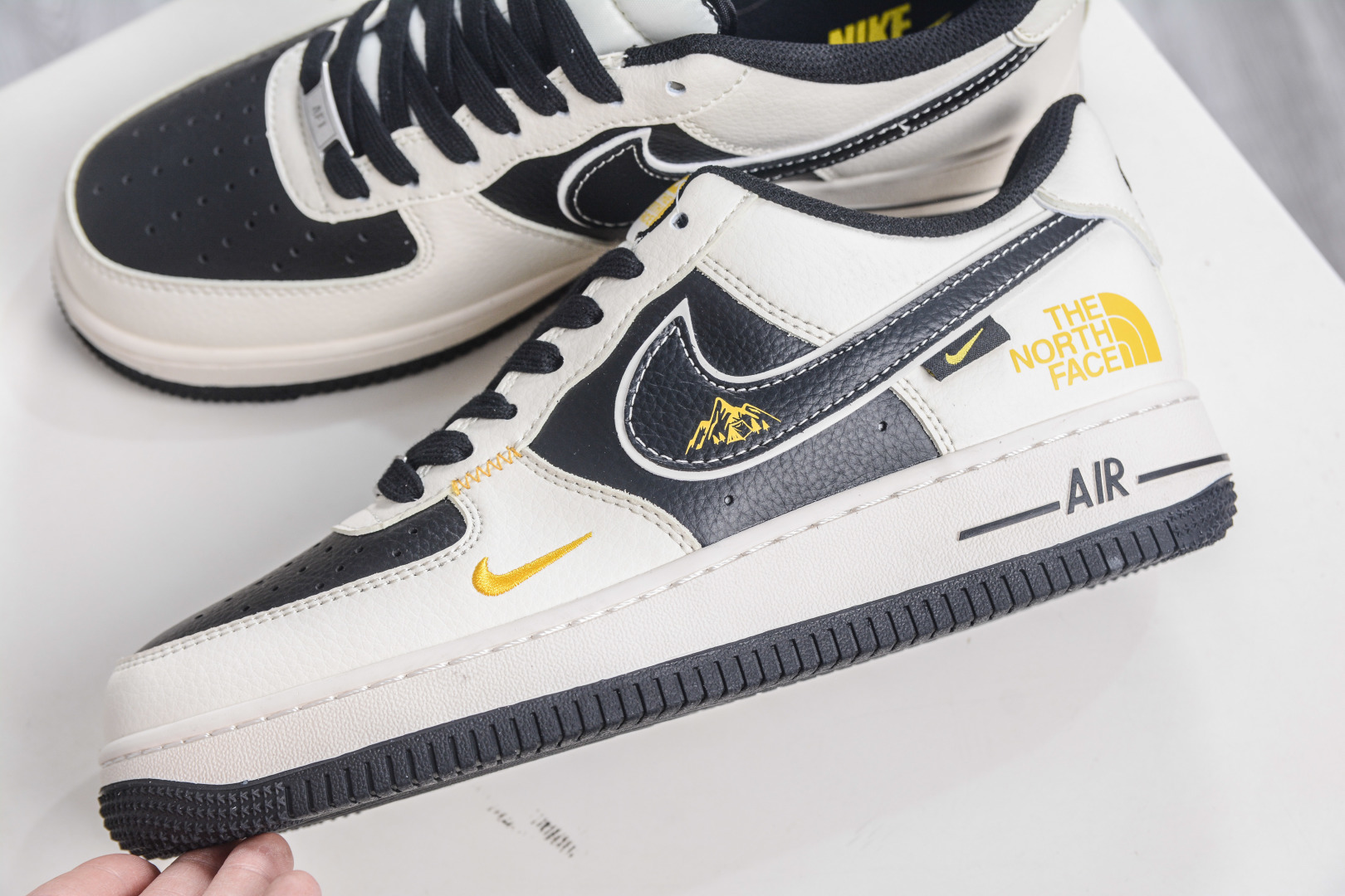 260 The North Face x NIke Air Force 1 北面联名-米黑金标 JP8028-064