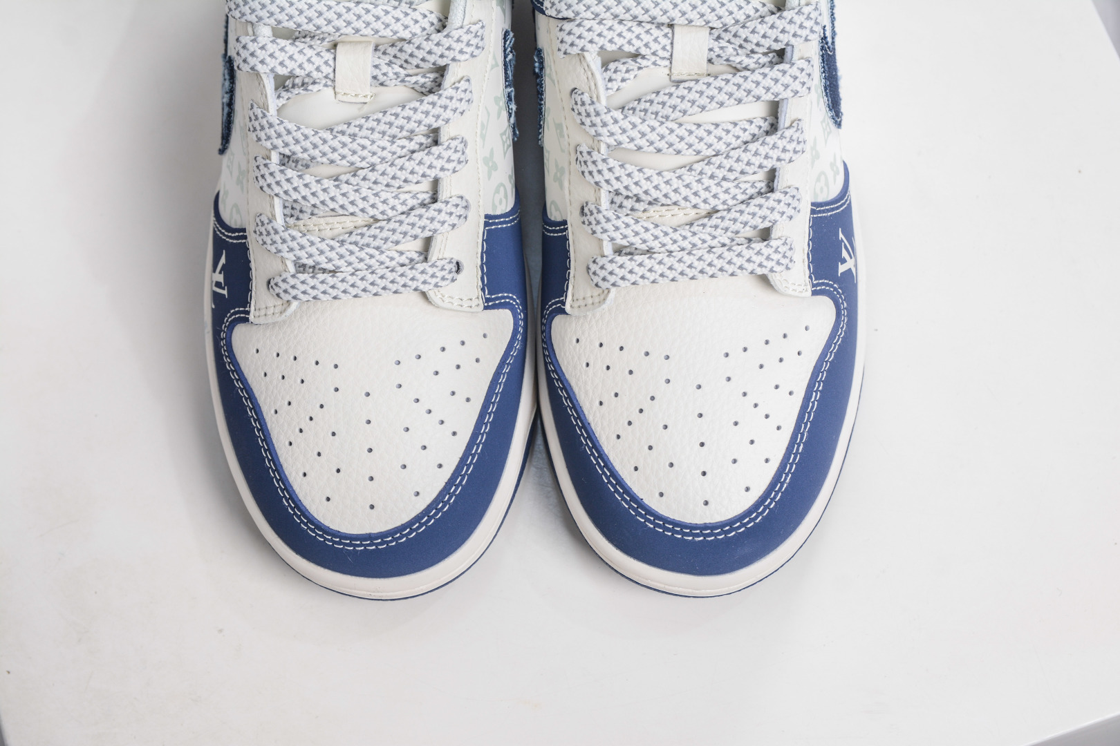 270 Nike SB Dunk Low x Louis VuittAJ1 Low LV联名-白蓝做旧牛仔勾 XS6089-631