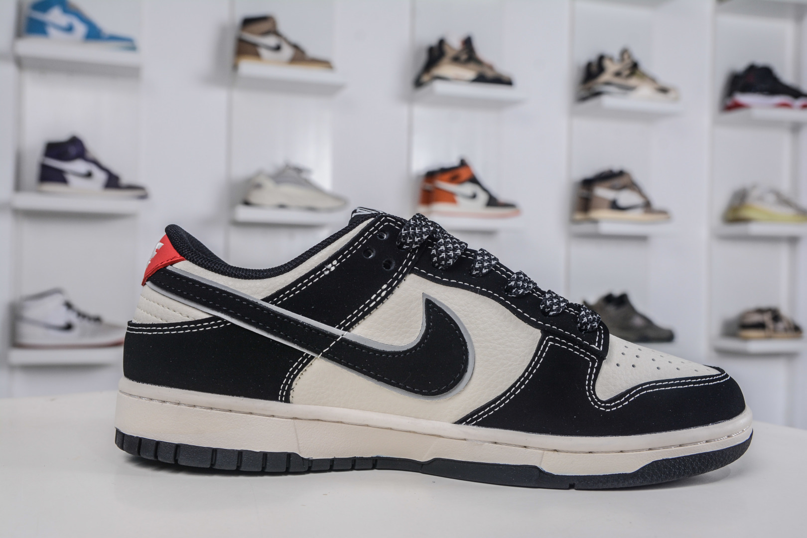 270 Nike SB Dunk Low x Louis VuittAJ1 Low LV联名-米白黑 QW5836-031