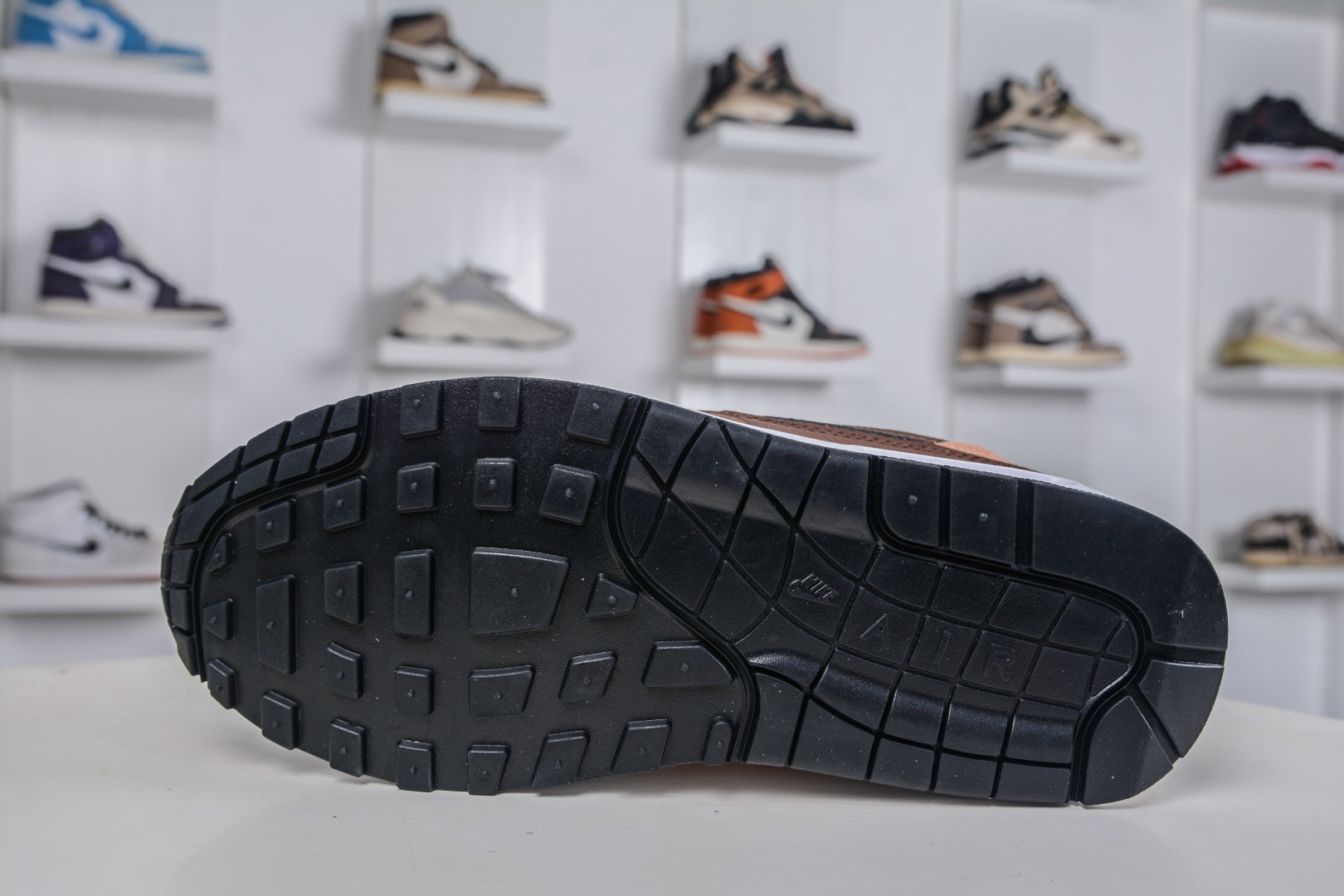 230 NK Air Max 1 初代复古气垫慢跑鞋 FB9660-200