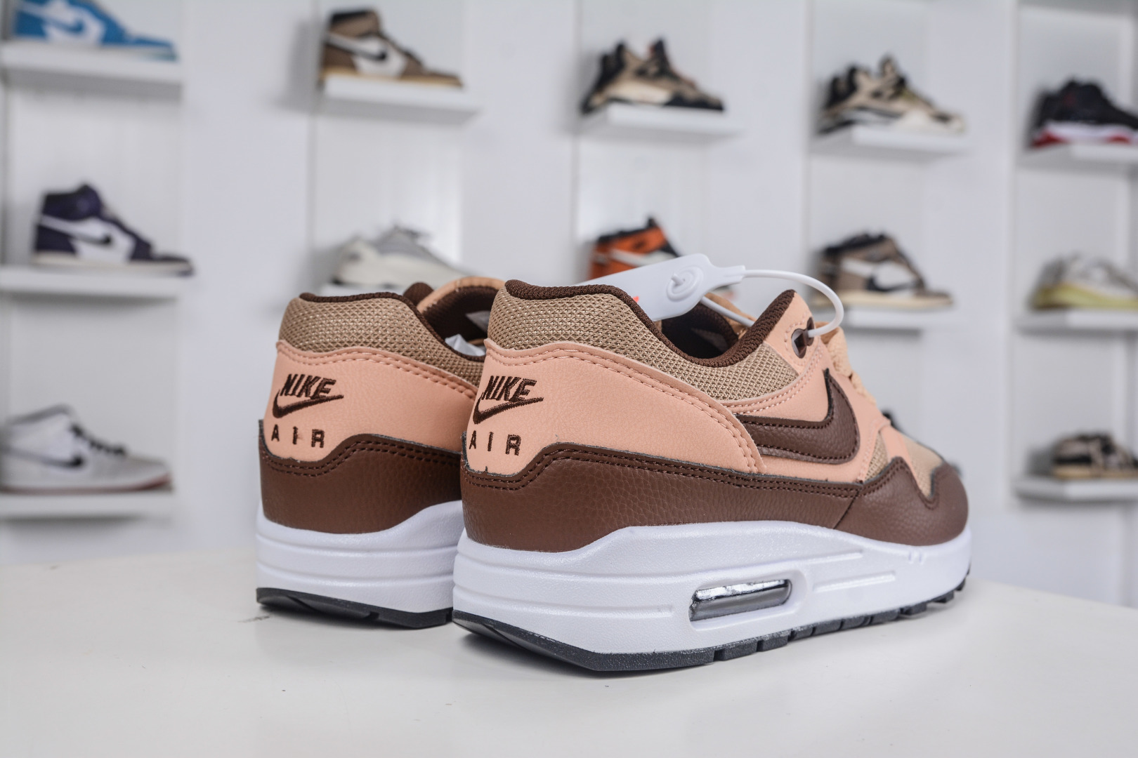 230 NK Air Max 1 初代复古气垫慢跑鞋 FB9660-200