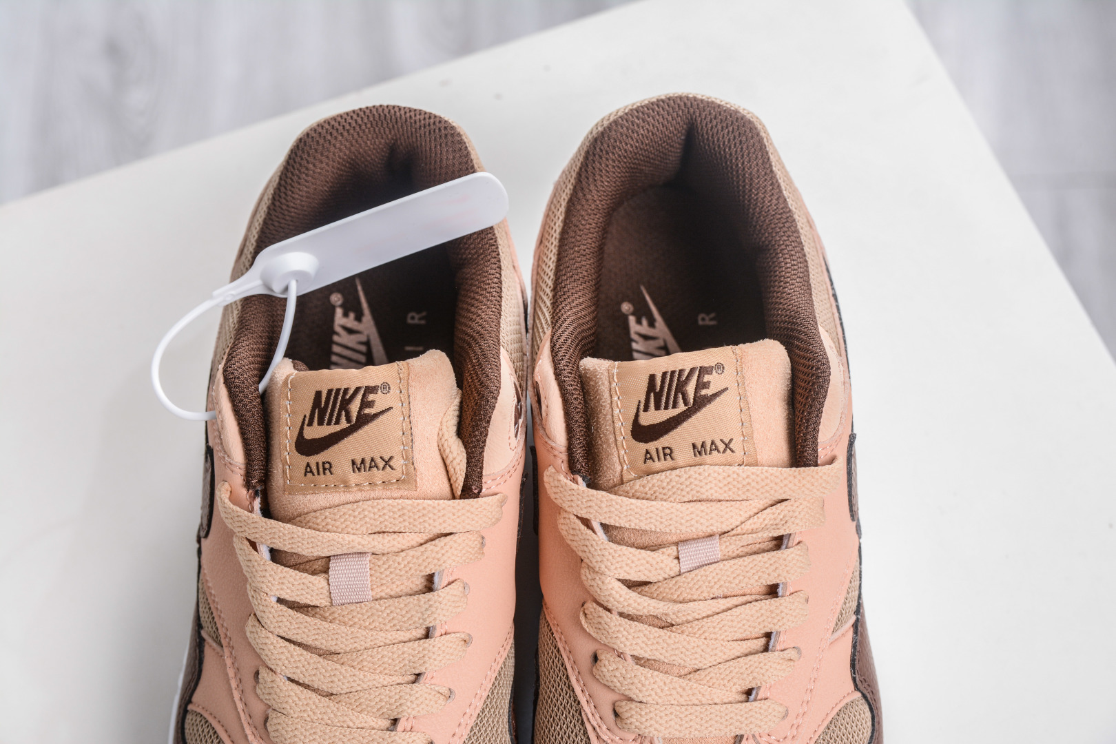 230 NK Air Max 1 初代复古气垫慢跑鞋 FB9660-200