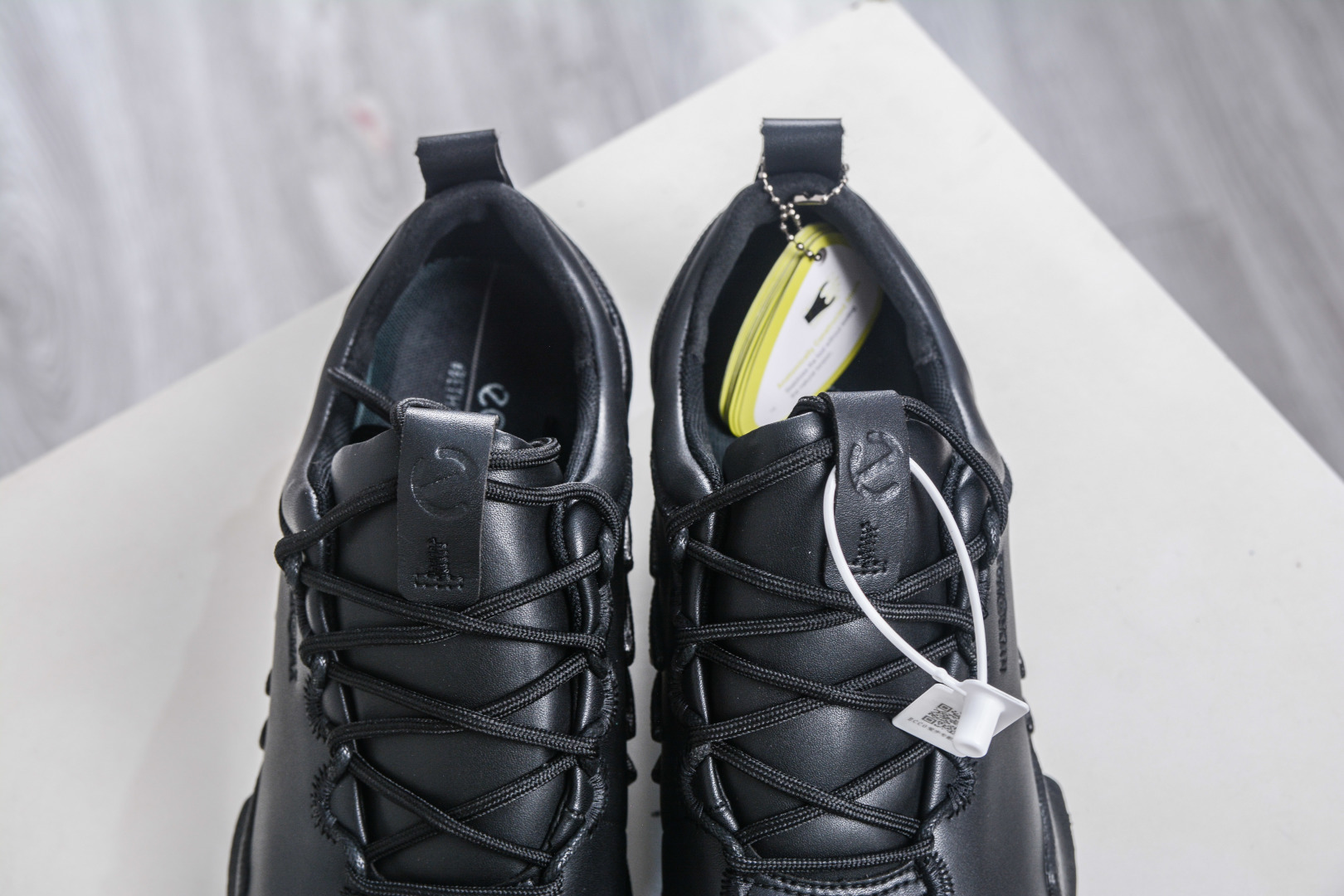 300 Ecco/爱步 BIOM健步探索系列 系带舒适减震防滑慢跑健步鞋 802834-01001