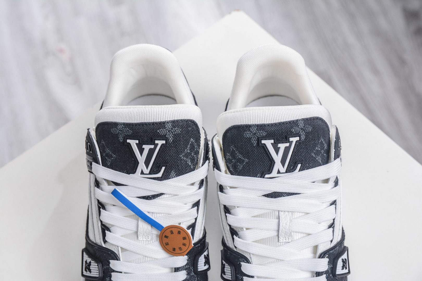 450 M版纯原 Louis VuittLV Trainer系列运动休闲板鞋 黑牛仔