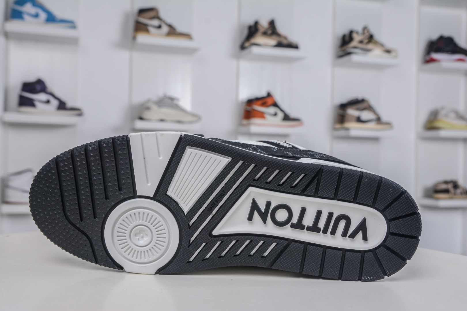 450 M版纯原 Louis VuittLV Trainer系列运动休闲板鞋 黑牛仔