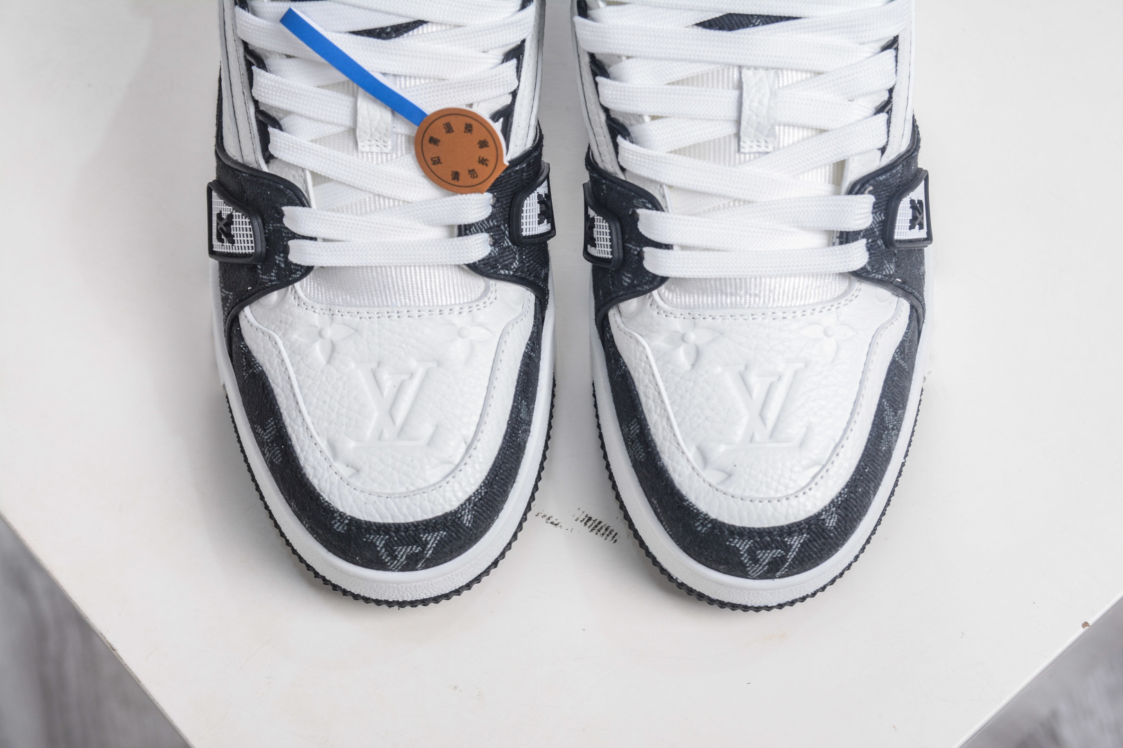 450 M版纯原 Louis VuittLV Trainer系列运动休闲板鞋 黑牛仔