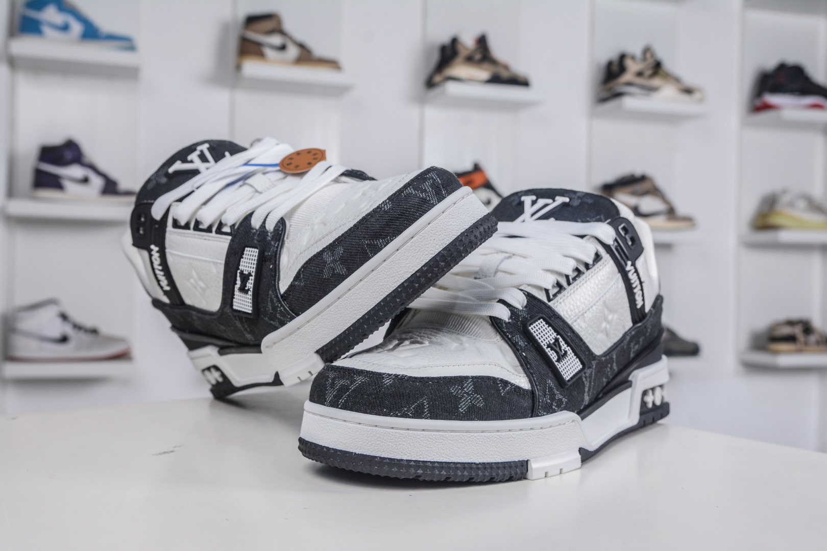 450 M版纯原 Louis VuittLV Trainer系列运动休闲板鞋 黑牛仔