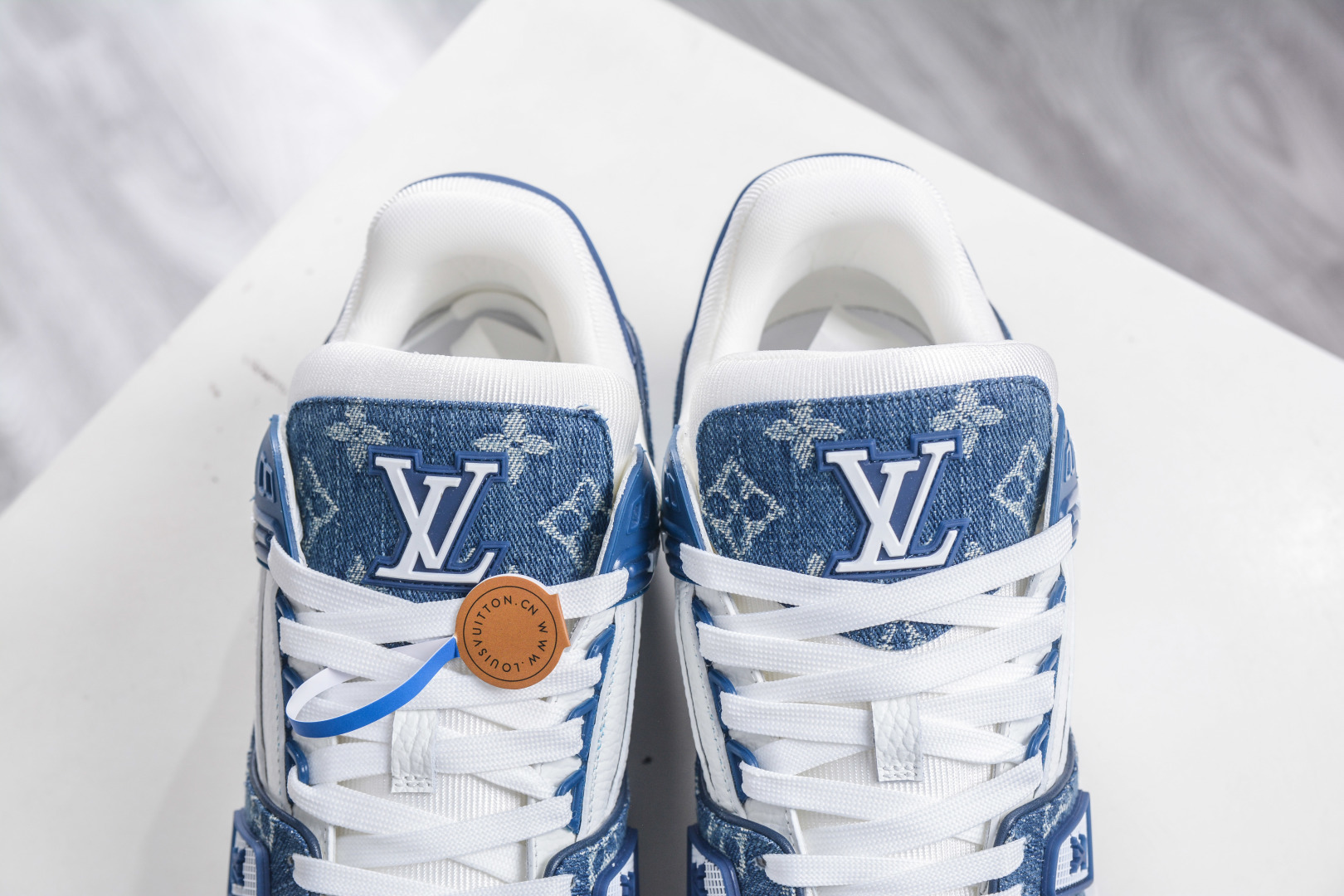 450 M版纯原 Louis VuittLV Trainer系列运动休闲板鞋 蓝牛仔