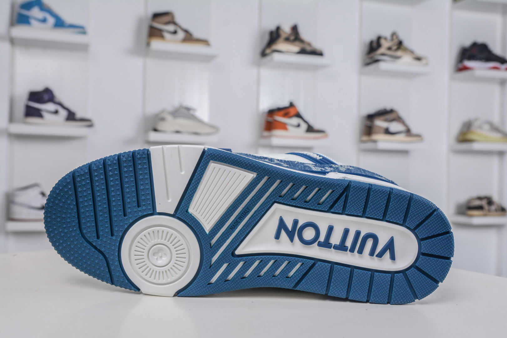 450 M版纯原 Louis VuittLV Trainer系列运动休闲板鞋 蓝牛仔