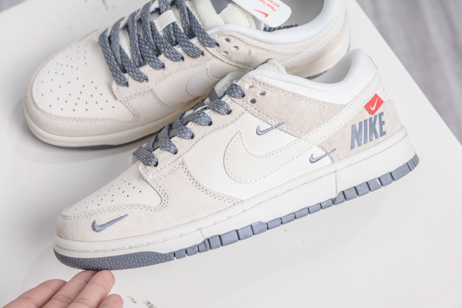 270 Nike SB Dunk Low x NIKE 耐克联名-米灰猪八革 DN3168-009