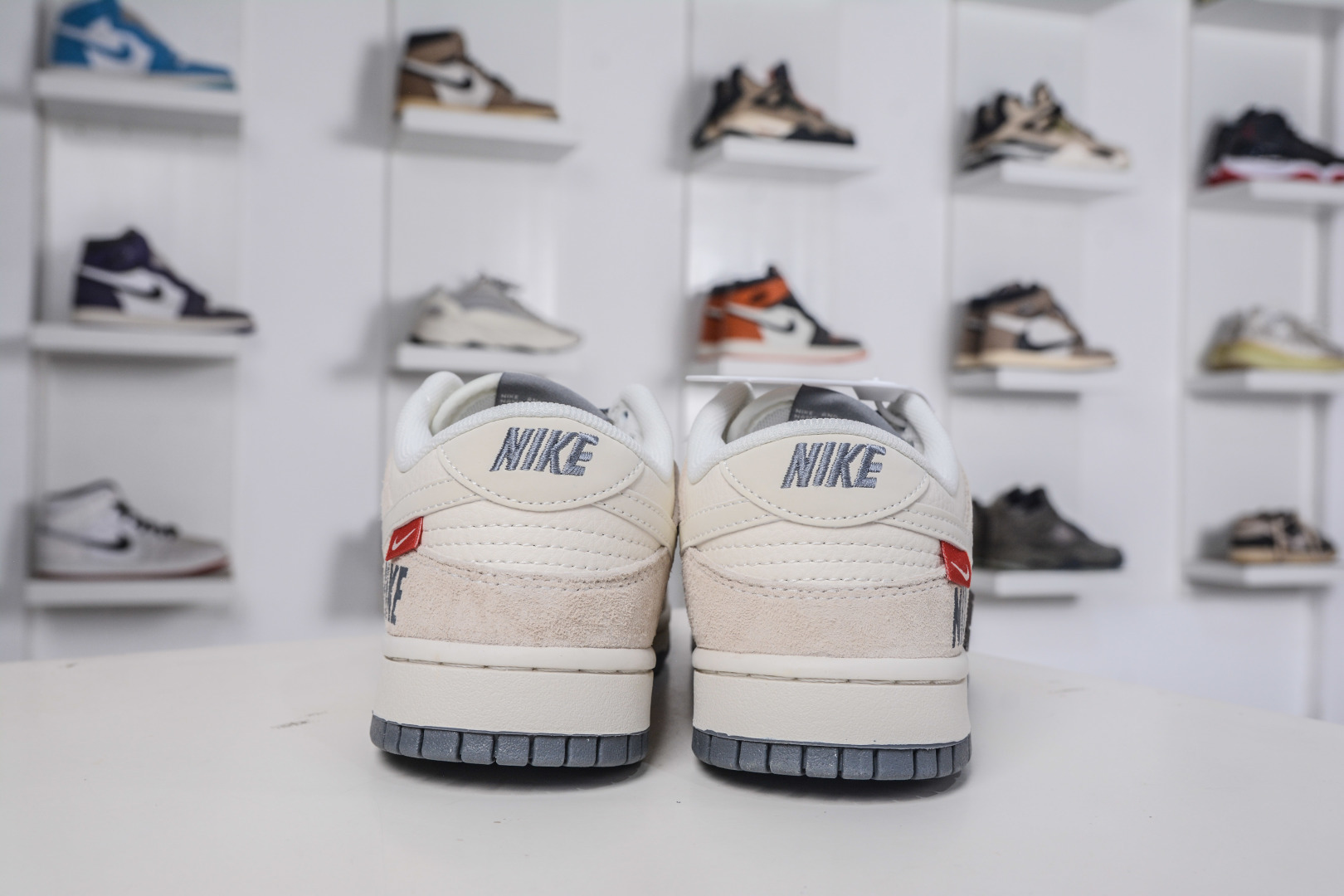 270 Nike SB Dunk Low x NIKE 耐克联名-米灰猪八革 DN3168-009