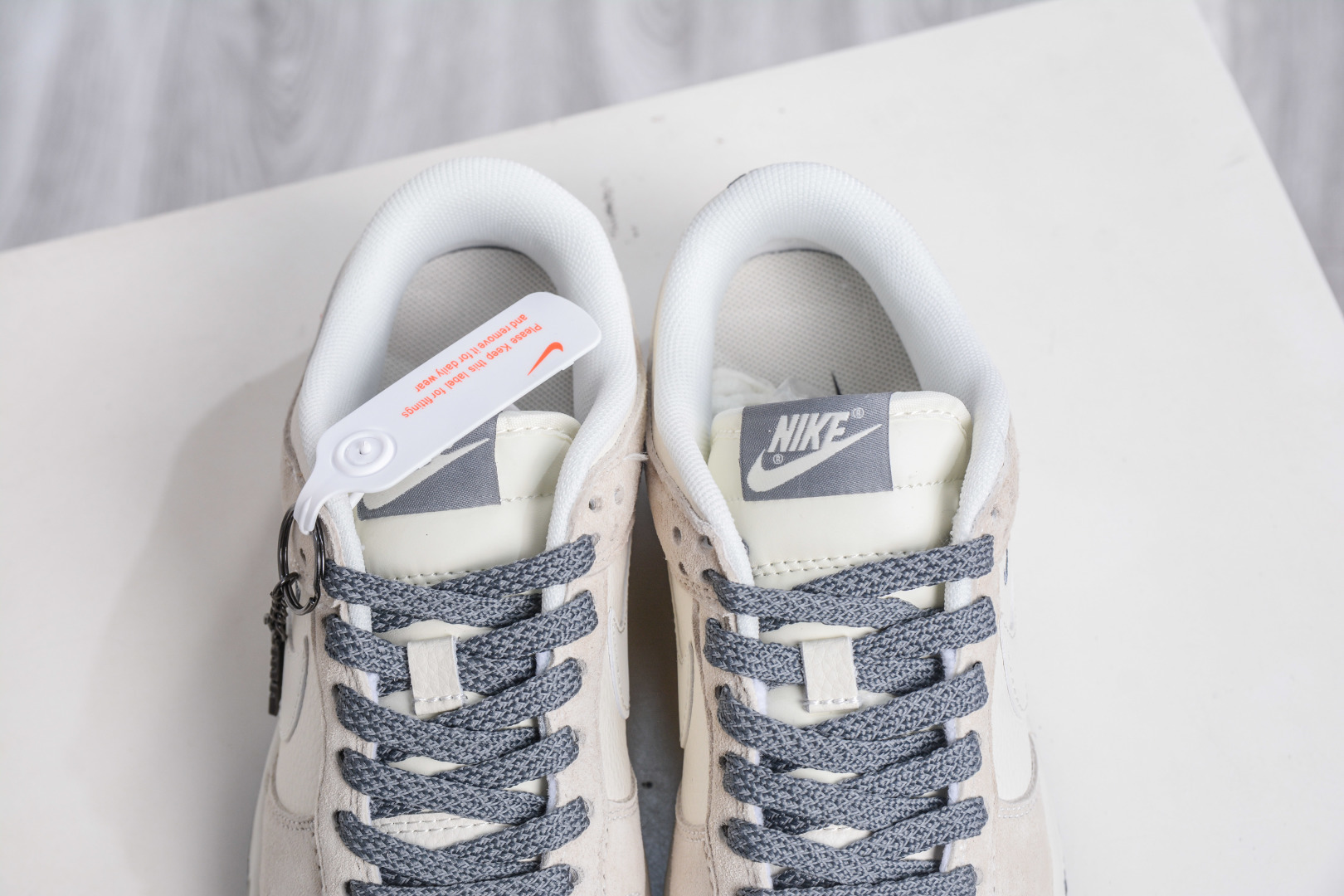 270 Nike SB Dunk Low x NIKE 耐克联名-米灰猪八革 DN3168-009