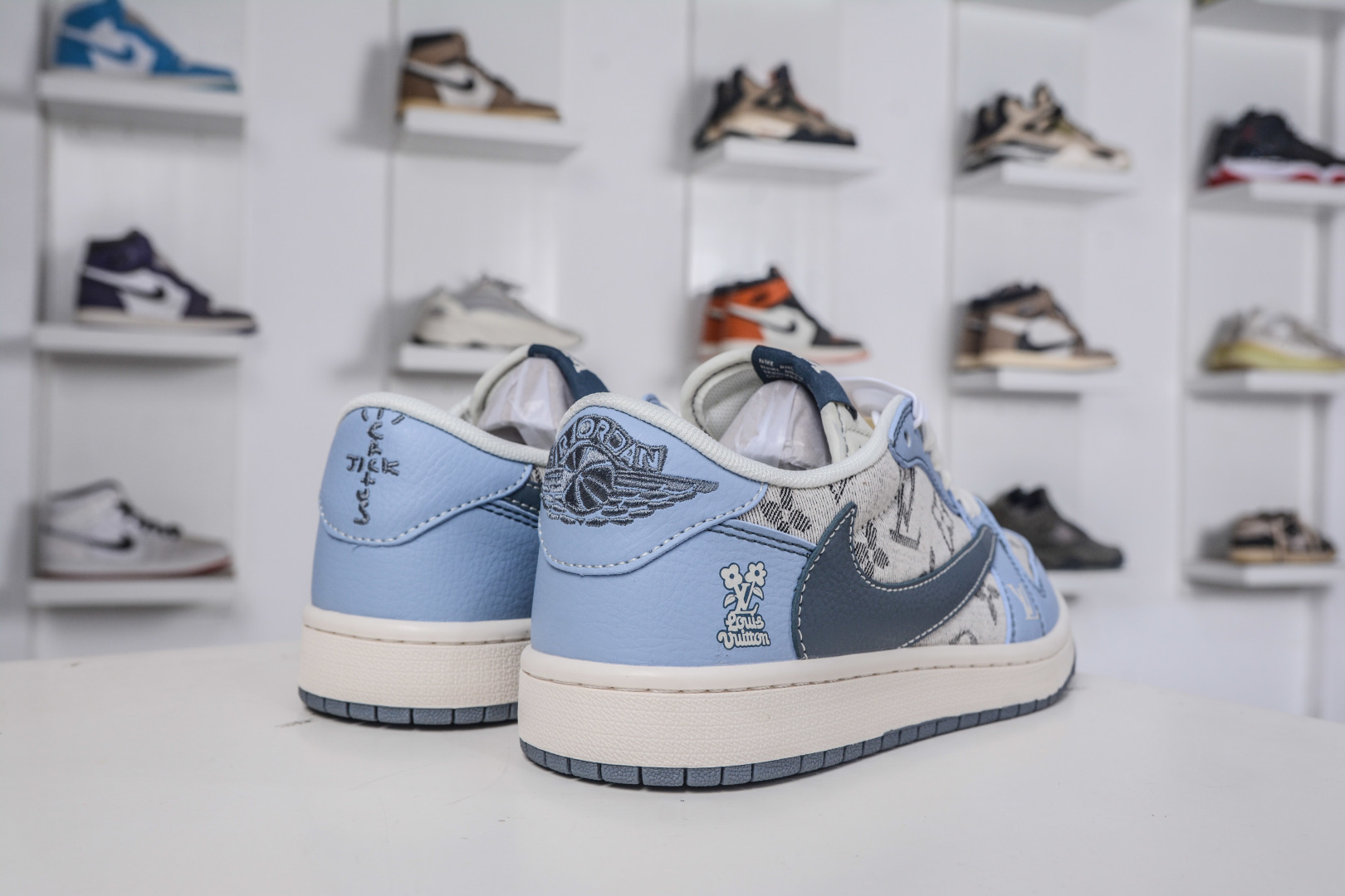 270 TS x Air Jordan x Louis VuittAJ1 Low 倒钩低帮LV联名-天蓝灰布印花 XS7089-606