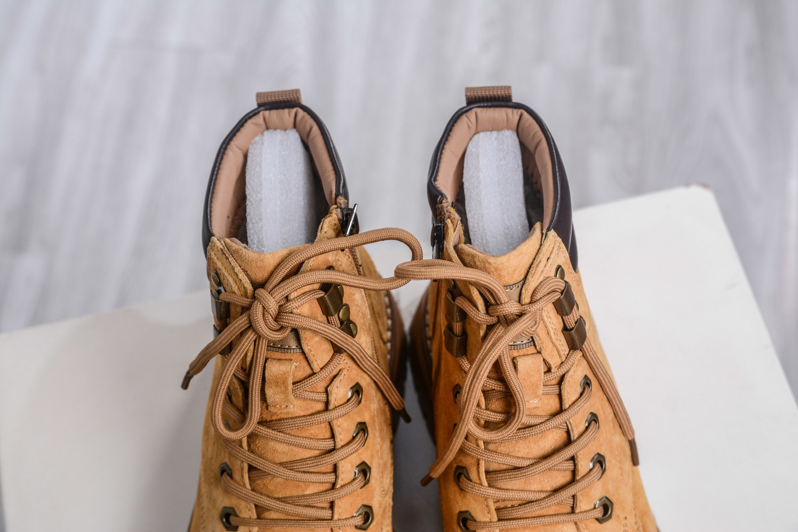 320 UGG Tasman Weather Hybrid 塔斯曼混合系列中帮轻量休闲马丁靴 U5618M