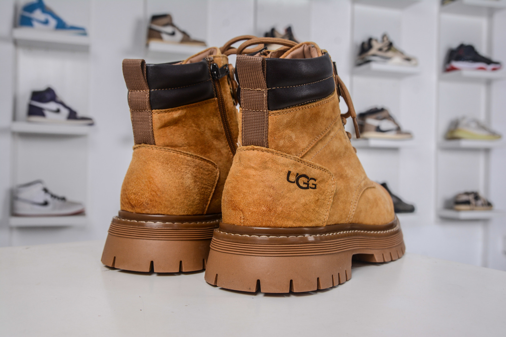 320 UGG Tasman Weather Hybrid 塔斯曼混合系列中帮轻量休闲马丁靴 U5618M