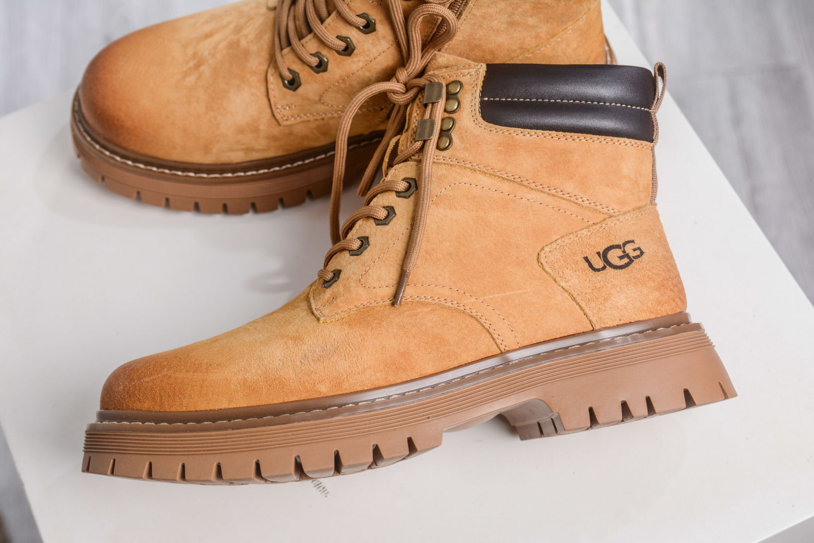 320 UGG Tasman Weather Hybrid 塔斯曼混合系列中帮轻量休闲马丁靴 U5618M