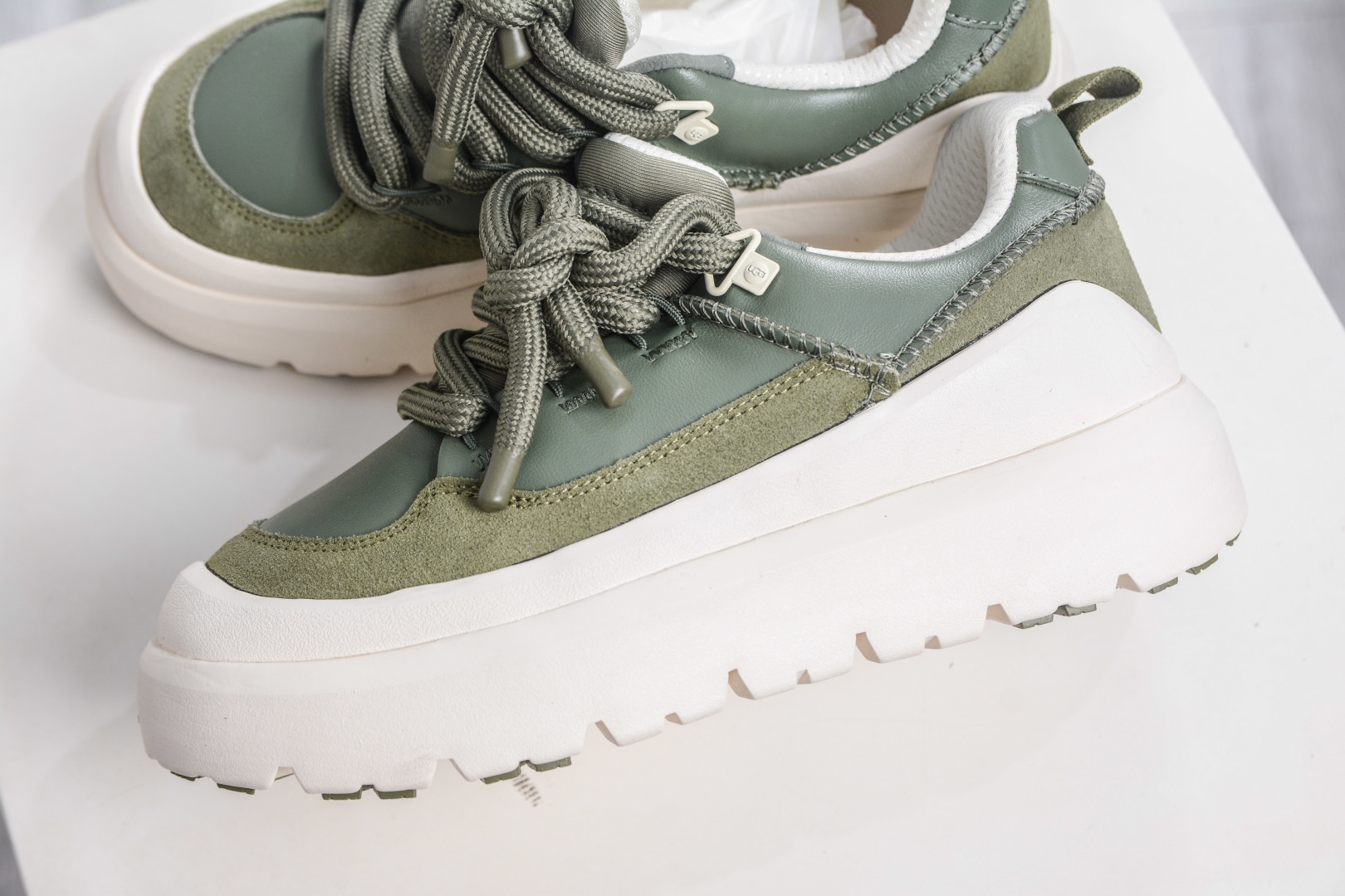 220 UGG Heritage Utilty Sneaker 中性羊绒雪地面包鞋 1170910