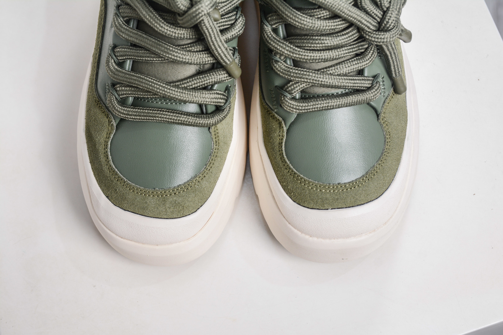 220 UGG Heritage Utilty Sneaker 中性羊绒雪地面包鞋 1170910