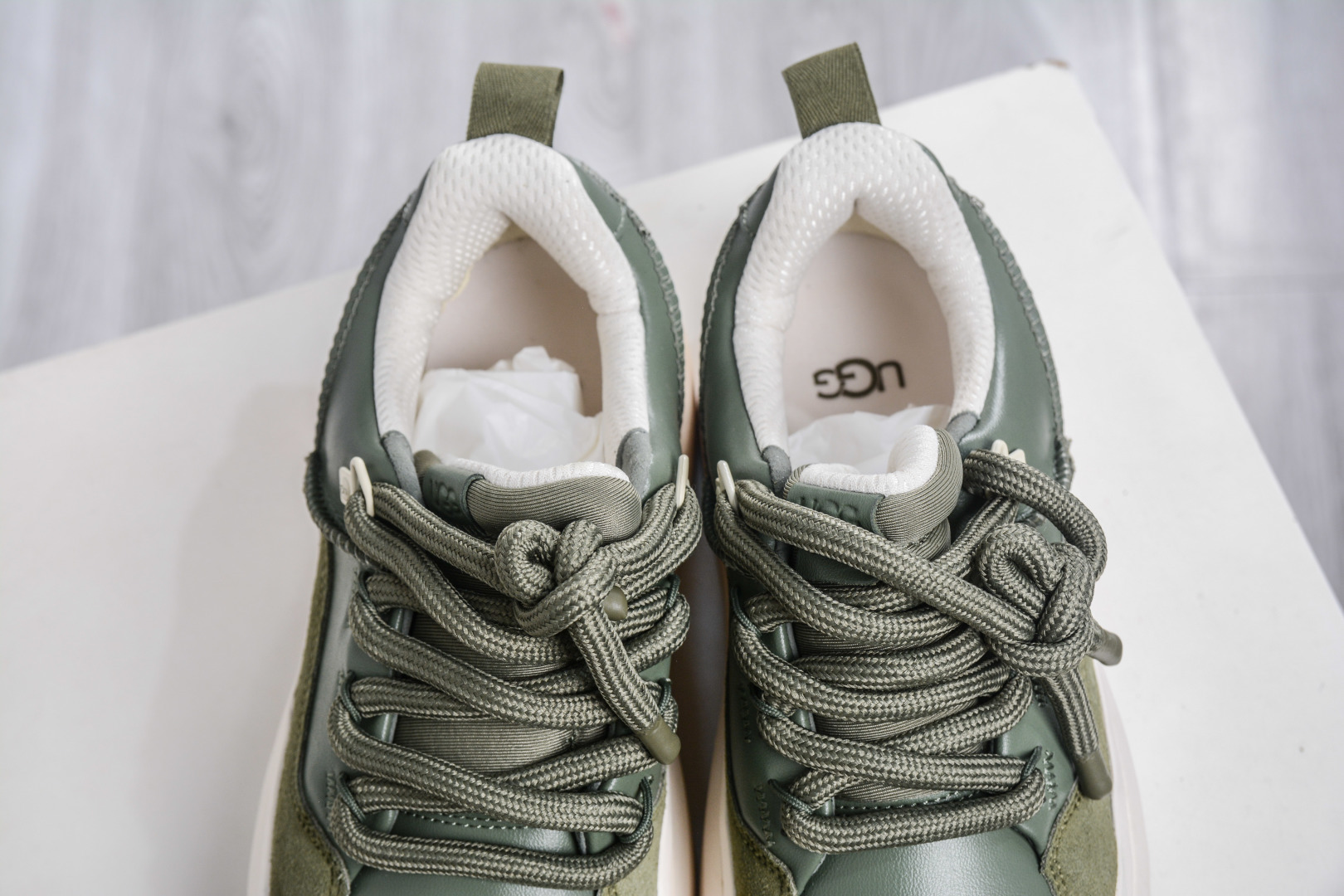 220 UGG Heritage Utilty Sneaker 中性羊绒雪地面包鞋 1170910