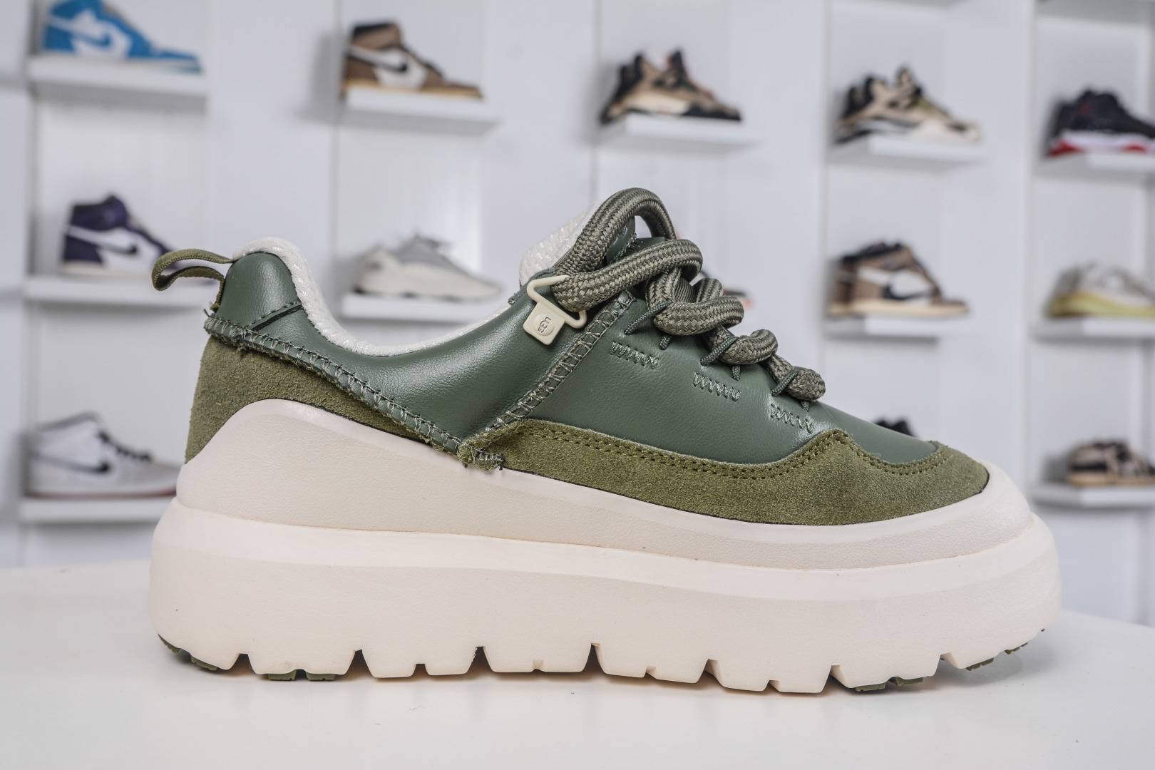 220 UGG Heritage Utilty Sneaker 中性羊绒雪地面包鞋 1170910