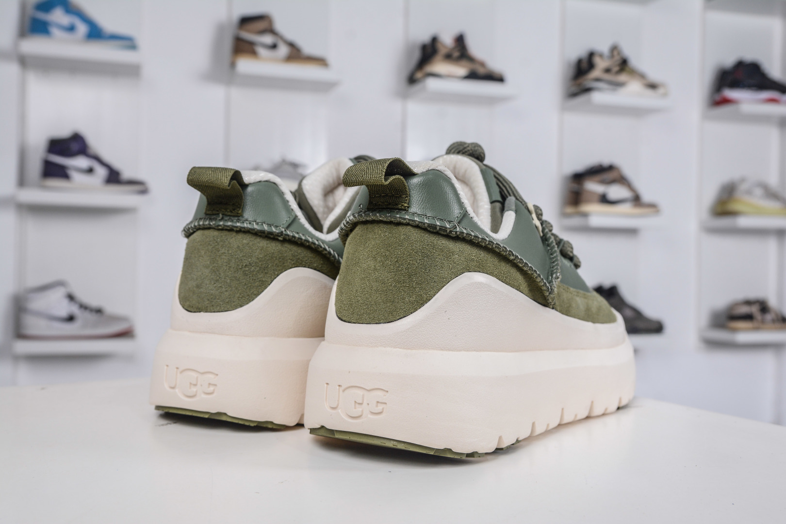 220 UGG Heritage Utilty Sneaker 中性羊绒雪地面包鞋 1170910