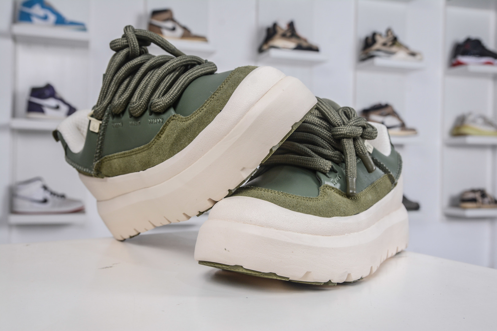 220 UGG Heritage Utilty Sneaker 中性羊绒雪地面包鞋 1170910