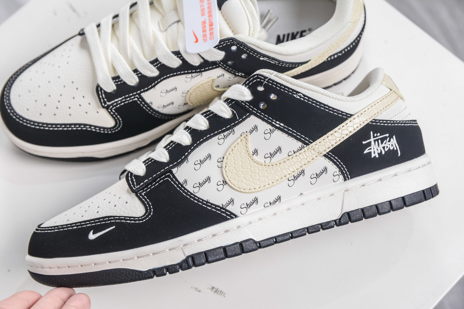 270 Nike SB Dunk Low X Stussy 斯图西联名-白黑米鳞勾 XS6089-634