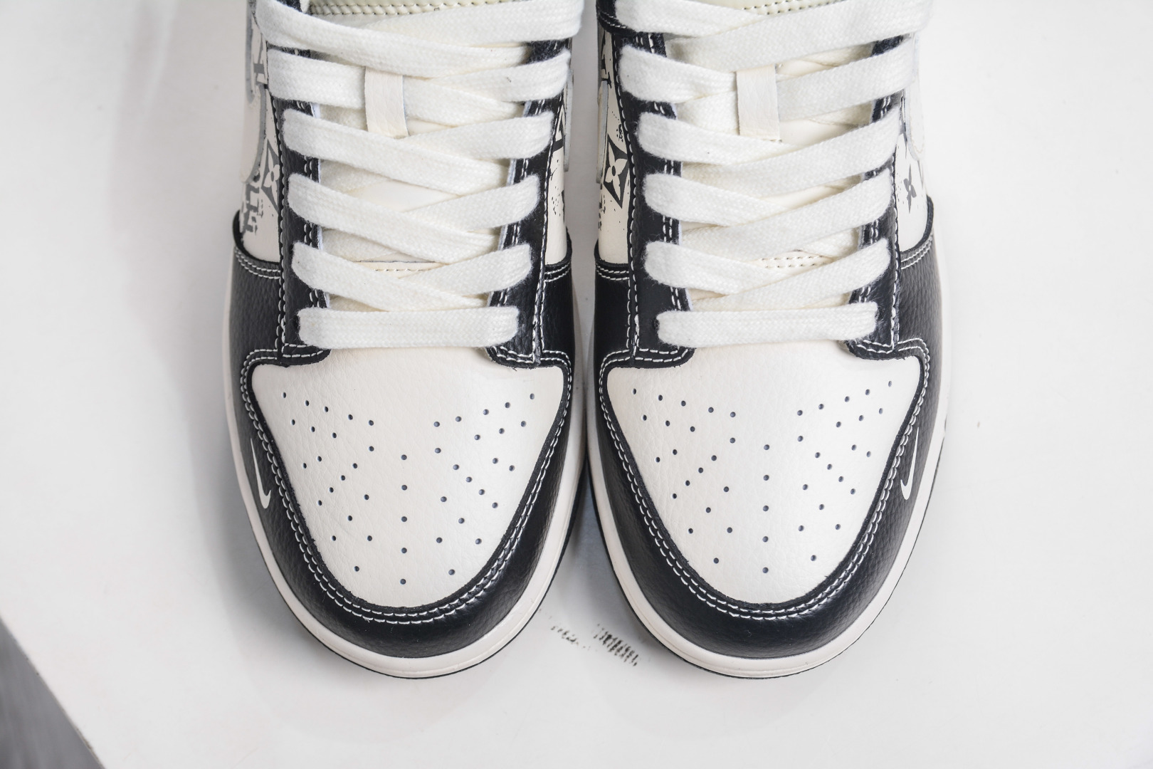 270 Nike SB Dunk Low x Louis VuittLV联名-白黑 XD1588-236